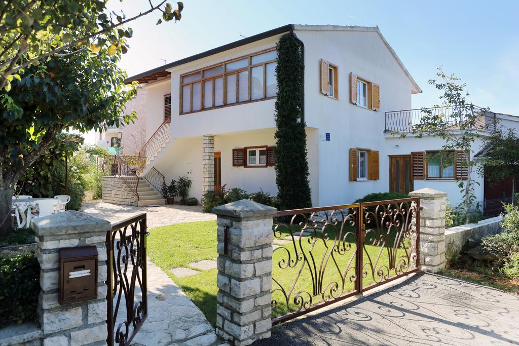 רוביני Apartments Leo מראה חיצוני תמונה